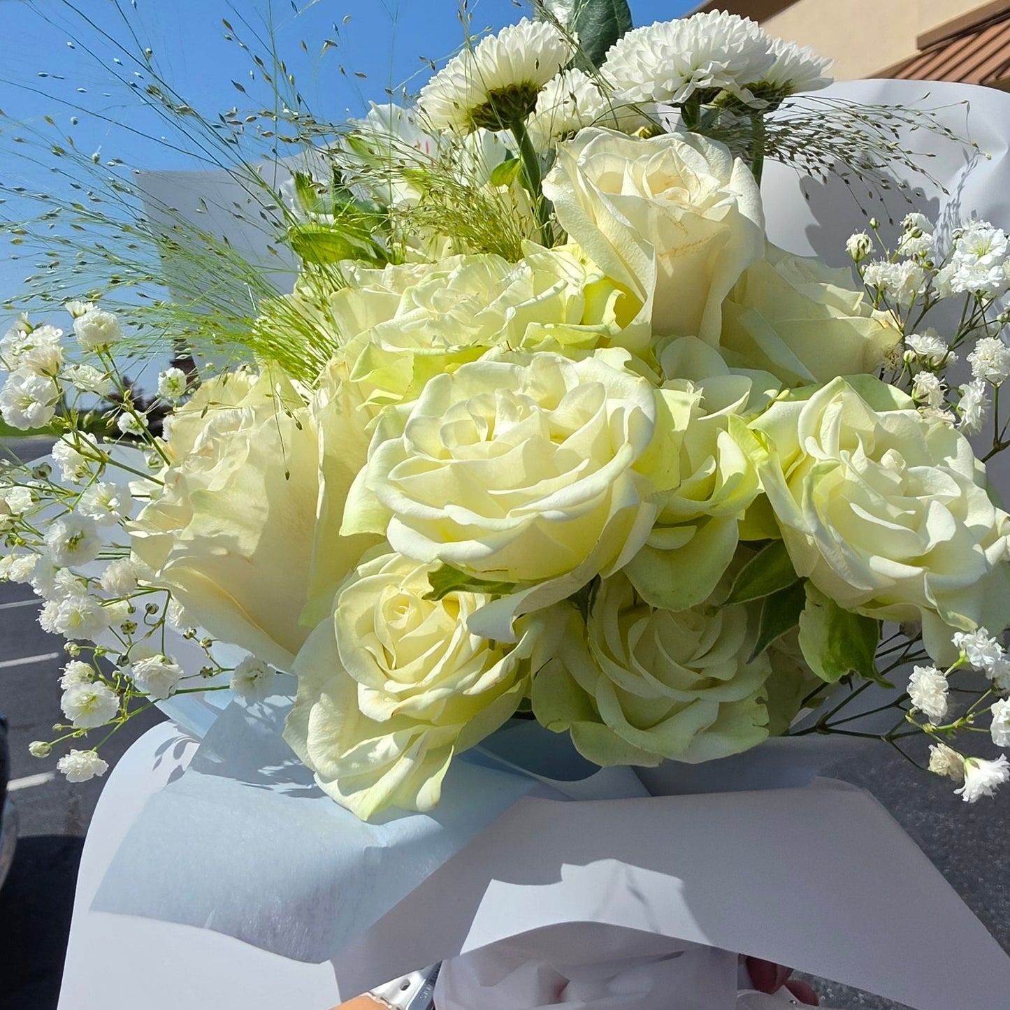 Pure Elegance – Luxury Rose Bouquet