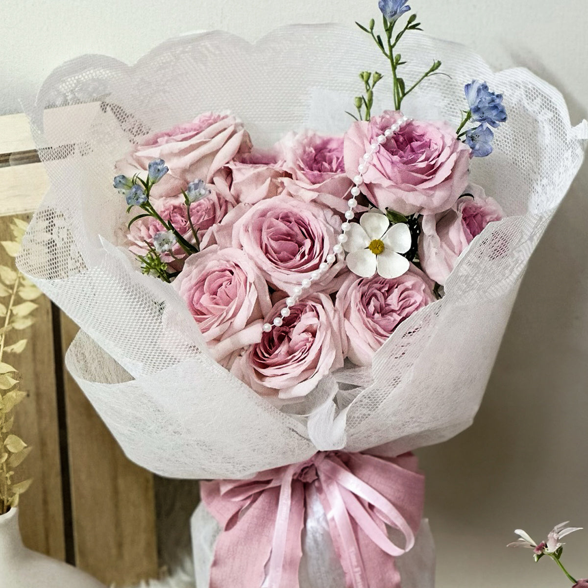 Breeze Whispers – Pink Garden Rose Bouquet