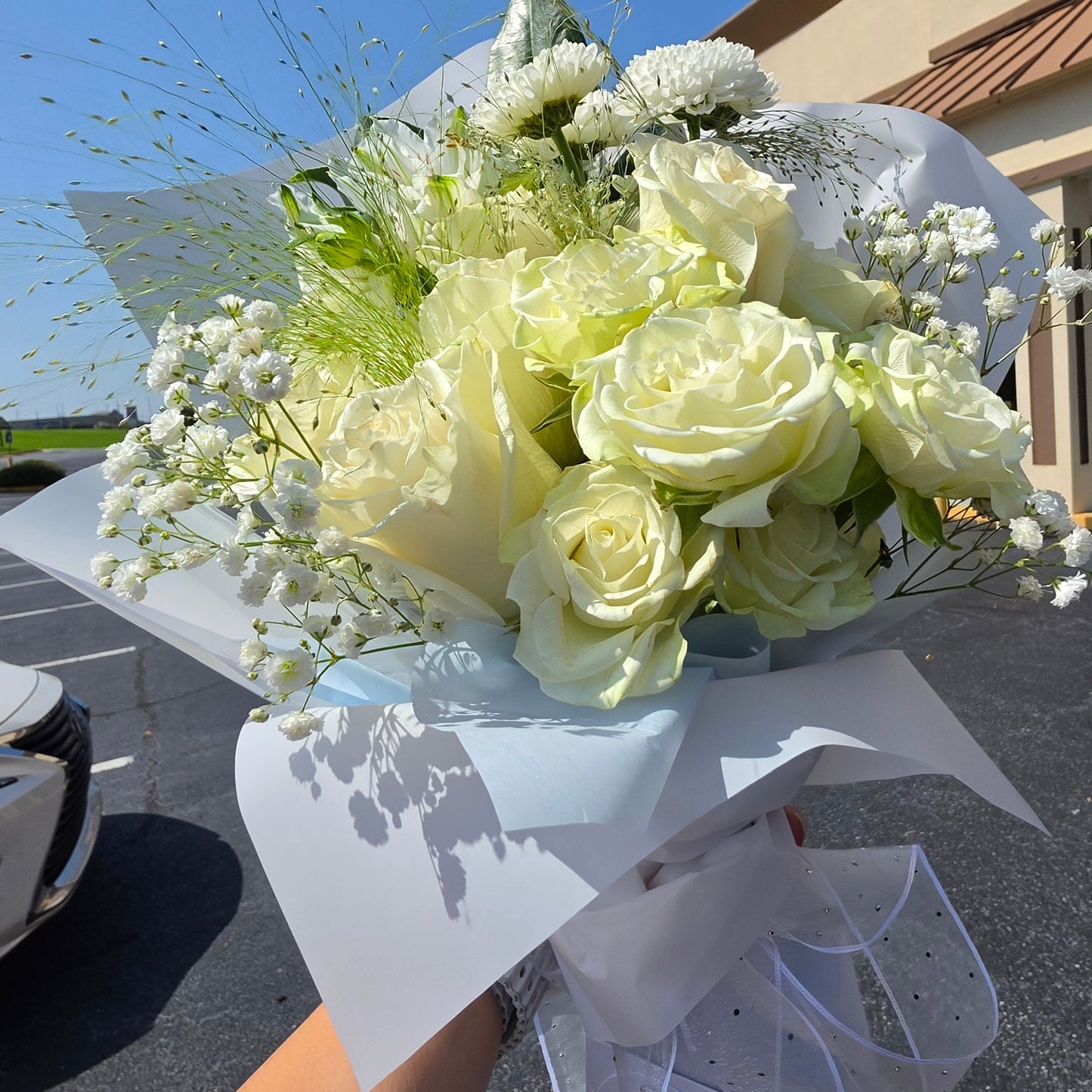 Pure Elegance – Luxury Rose Bouquet