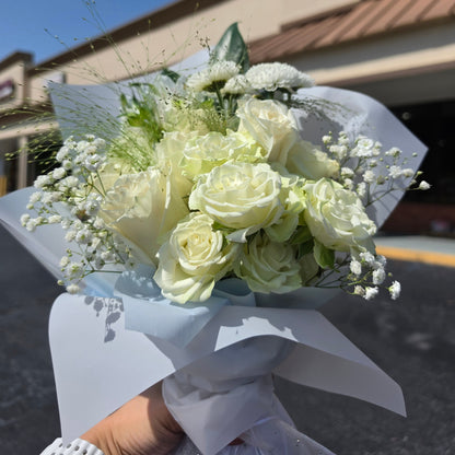 Pure Elegance – Luxury Rose Bouquet